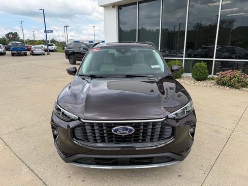 Certified 2023 Ford Escape Platinum AWD/4WD image 2