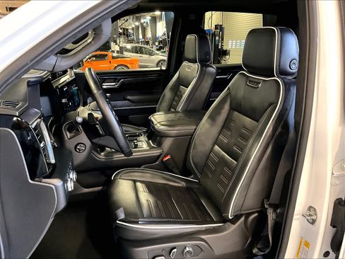 Used 2024 GMC Sierra 1500 AT4X image 10