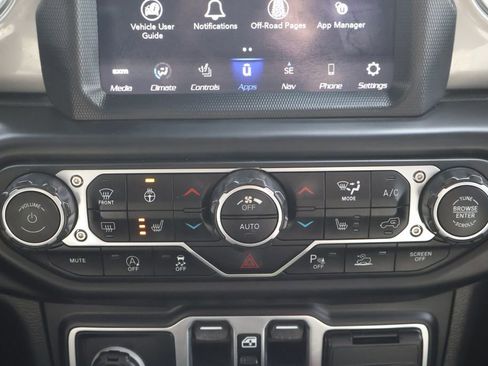 Used 2020 Jeep Gladiator Overland image 21