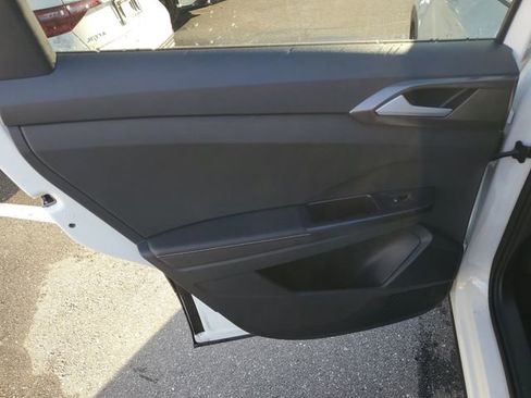 New 2026 Volkswagen Taos SE image 9