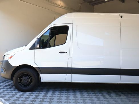 Used 2023 Mercedes-Benz Sprinter 2500 image 8