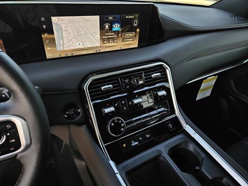 New 2026 Nissan Armada SL w/ Captain's Chari Seat Package image 16