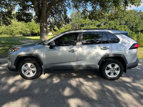 Used 2021 Toyota RAV4 XLE AWD/4WD image 3