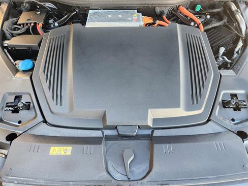 Used 2022 Audi e-tron Premium Plus w/ Premium Plus Package image 22