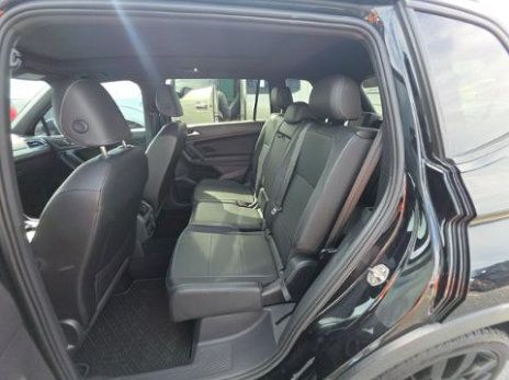 Used 2020 Volkswagen Tiguan SE R-Line FWD image 9