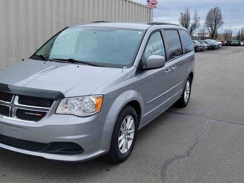 Used 2015 Dodge Grand Caravan SXT image 2