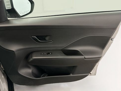 Used 2025 Hyundai Kona SEL image 32