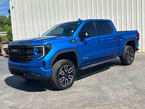 Used 2023 GMC Sierra 1500 AT4 w/ AT4 Premium Package AWD/4WD image 2