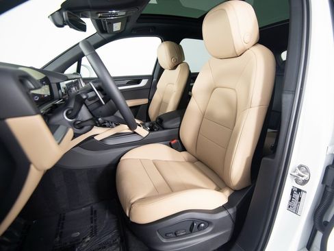 New 2026 Porsche Cayenne image 28
