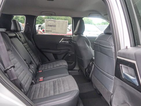 New 2025 Mitsubishi Outlander AWD image 18