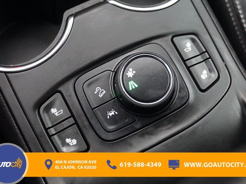 Used 2023 GMC Terrain SLT image 26