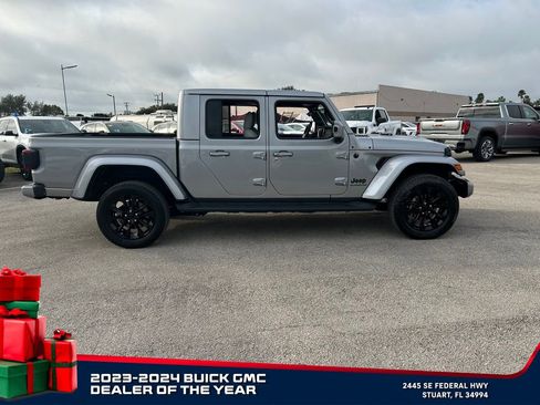 Used 2021 Jeep Gladiator Overland image 3