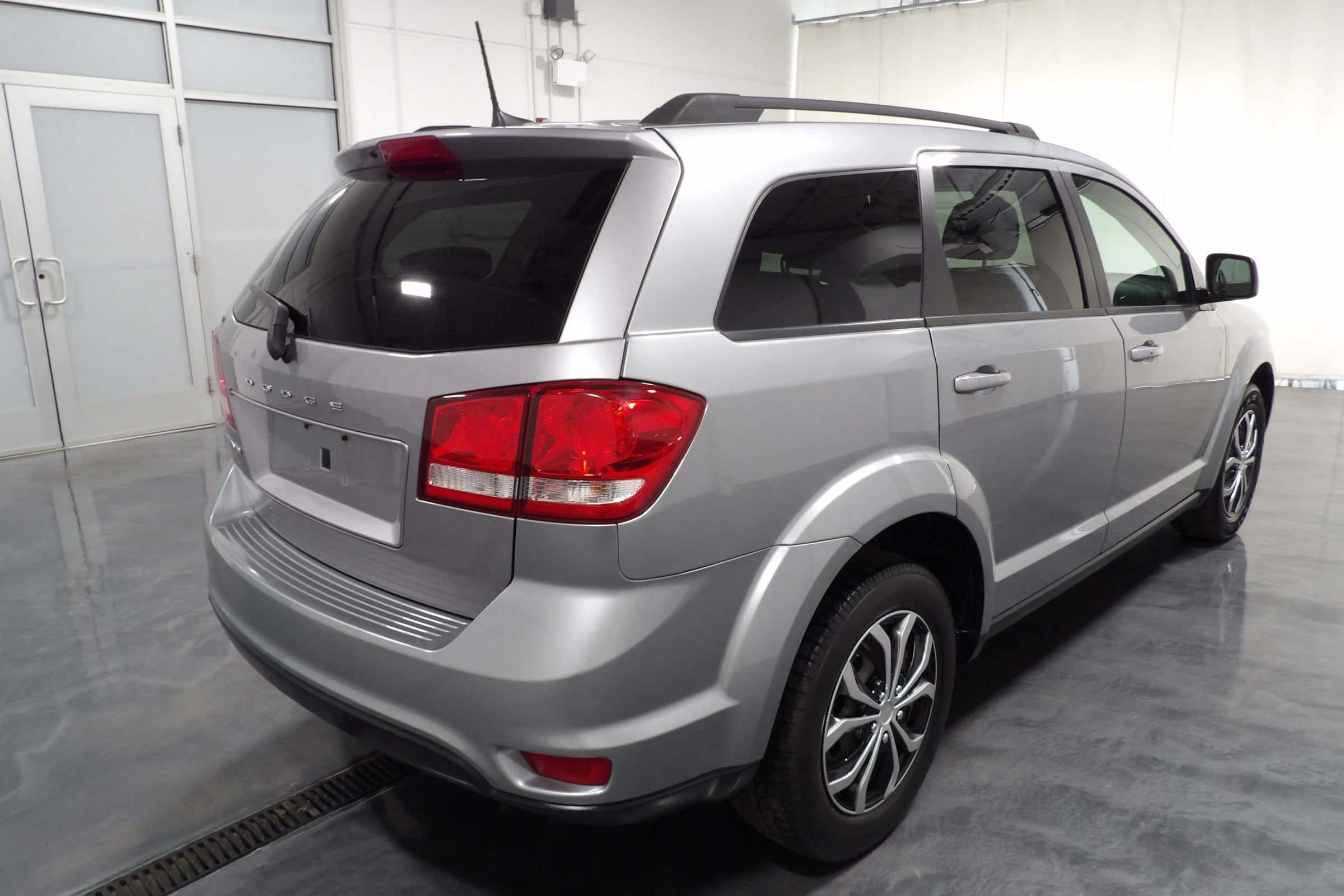 Used 2019 Dodge Journey SE w/ Connectivity Group FWD image 4