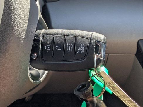 New 2025 Hyundai Elantra SE image 37