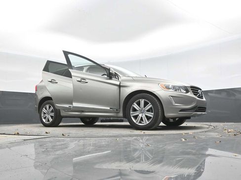 Used 2016 Volvo XC60 T6 w/ Proximity Package image 44