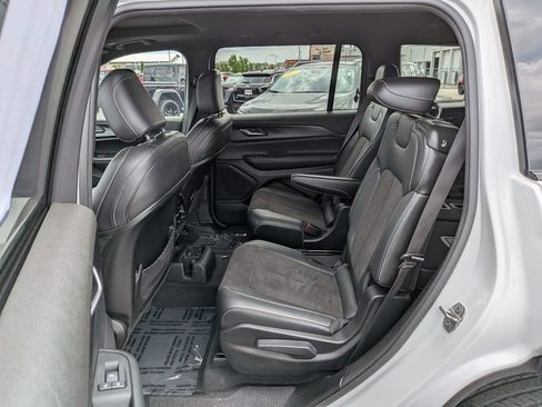 Used 2023 Jeep Grand Cherokee L Laredo AWD/4WD image 17