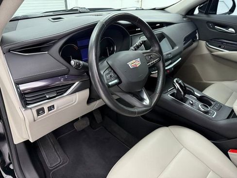 Used 2023 Cadillac XT4 Luxury w/ Cold Weather Package image 8