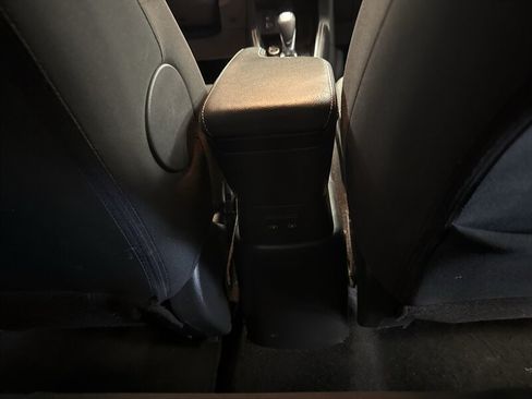 Used 2020 Nissan Kicks SR FWD image 28