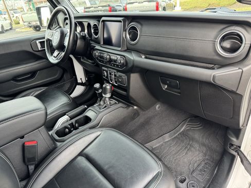 Used 2021 Jeep Wrangler Unlimited Sahara w/ Cold Weather Group image 38