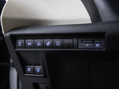 Used 2024 Toyota Sienna Platinum AWD/4WD image 29