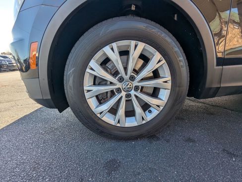 Used 2018 Volkswagen Tiguan SE w/ 3rd Row Seat Package image 23