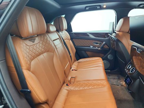 Used 2017 Bentley Bentayga AWD/4WD image 33