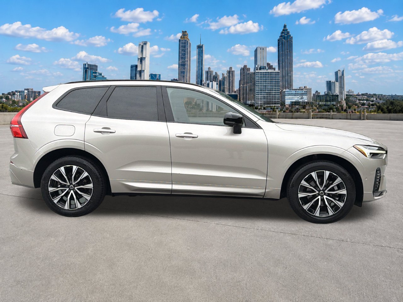 Used 2025 Volvo XC60 B5 Plus AWD/4WD image 29