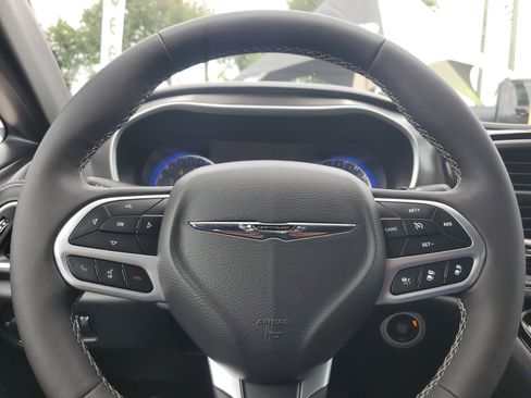 Used 2025 Chrysler Pacifica Select FWD image 20