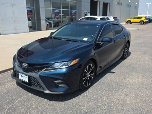 Used 2019 Toyota Camry SE FWD image 1