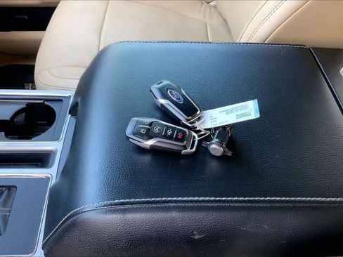 Used 2015 Ford F150 Lariat image 14