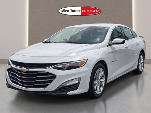 Used 2025 Chevrolet Malibu LT FWD image 3