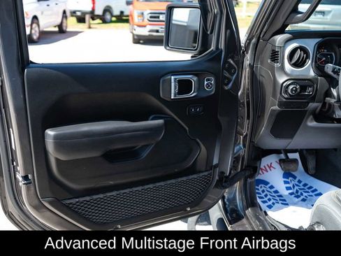 Used 2024 Jeep Gladiator Sport AWD/4WD image 12