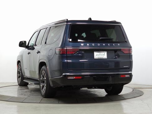 Used 2024 Jeep Wagoneer Series III image 3