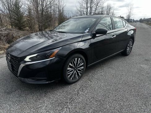 Used 2025 Nissan Altima 2.5 SV image 1