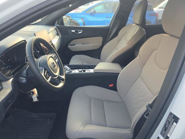 Used 2026 Volvo XC60 B5 Plus AWD/4WD image 4