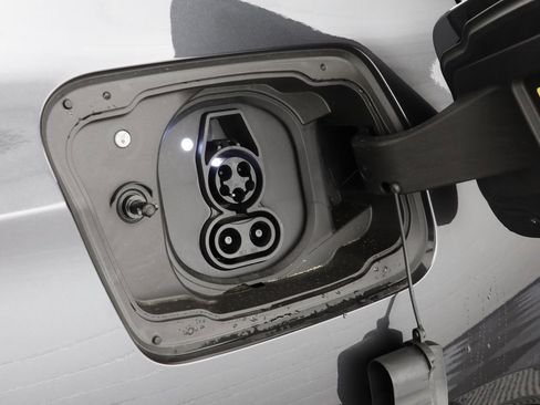 New 2025 BMW i5 xDrive40 w/ Premium Package image 20