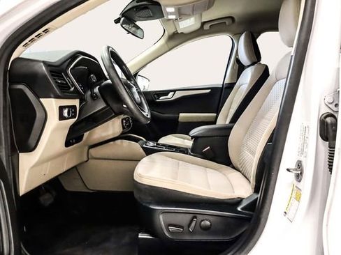 Used 2020 Ford Escape SE image 11