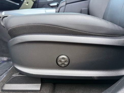 Used 2023 Mercedes-Benz EQB 300 4MATIC image 10