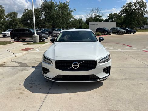 Certified 2022 Volvo S60 T8 R-Design Expression w/ Protection Package Premier image 8
