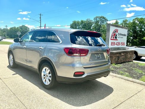 Used 2019 Kia Sorento AWD V6 image 7