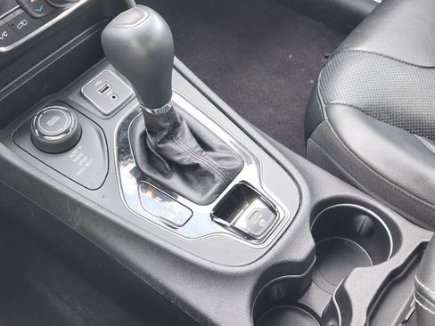 Used 2019 Jeep Cherokee Limited AWD/4WD image 18