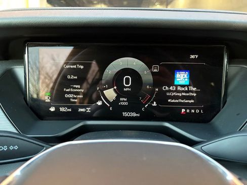 Used 2025 GMC Acadia Elevation image 31