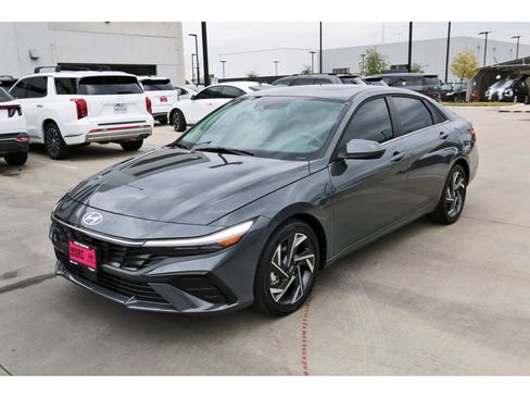 Certified 2025 Hyundai Elantra SEL image 4