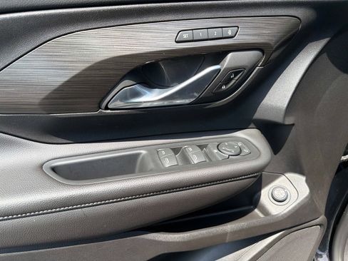 Used 2023 GMC Terrain SLT w/ Tech Package FWD image 18