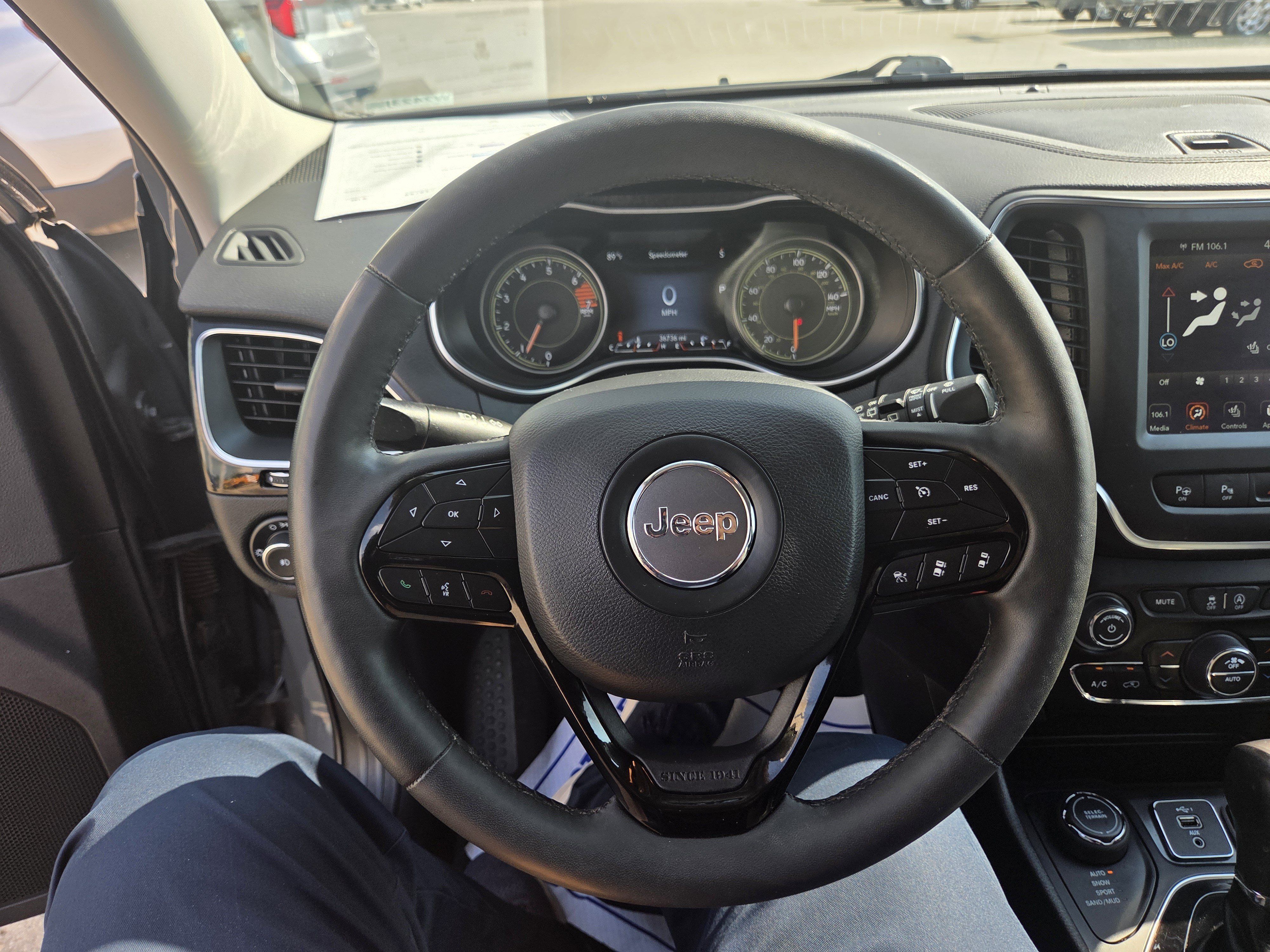 Used 2023 Jeep Cherokee Altitude Lux AWD/4WD image 14