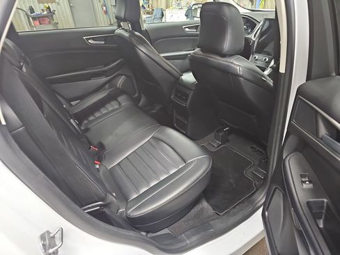 Used 2024 Ford Edge SEL image 11