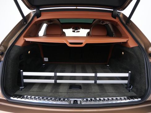 Used 2017 Bentley Bentayga AWD/4WD image 19