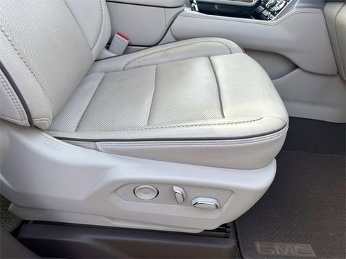 Used 2022 GMC Yukon Denali w/ Denali Premium Package image 14