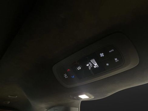 Used 2024 Chrysler Pacifica Pinnacle image 38