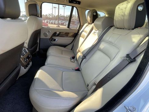 Used 2019 Land Rover Range Rover HSE image 12